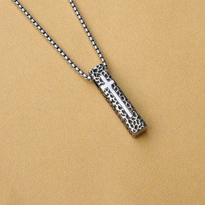 สร้อยคอสเตนเลสสตีลสำหรับผู้ชายลายหินย้อนยุคแบบส่วนตัวและเรียบง่าย - Product Image 4