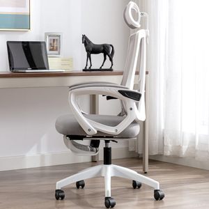Nuovo arrivo eccellente schienale regolabile girevole ergonomico Executive Manager sedia da ufficio in Mesh con supporto per gambe con cuscino per la testa