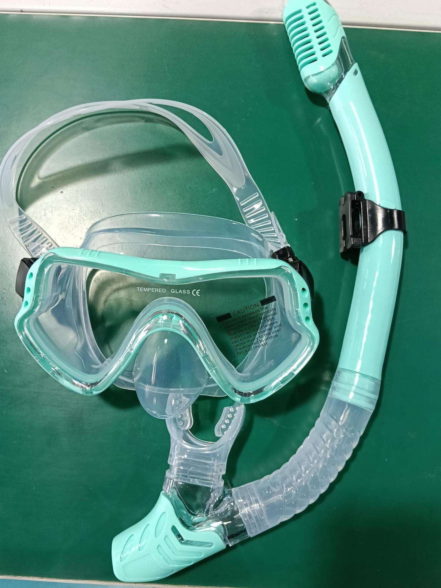 ชุดสีเขียวมิ้นท์