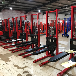 手動リフター1.5t 2トンフルパレットジャックスタッカー調整可能なリフティングフォーク付き1500kgリフト3.5mウォーキングハンドフォークリフト - Product Image 6