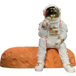 Tượng phi hành gia hoạt hình sáng tạo có đèn trang trí nhà cửa, phòng ngủ hoặc phòng khách, chất liệu nhựa/FRP, phù hợp cho trung tâm thương mại - Product Image 5