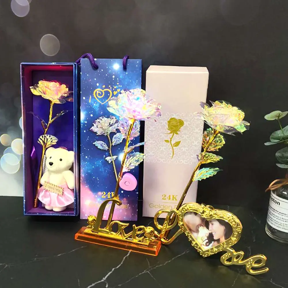 Venta al por mayor 24K oro hoja Rosa caja de regalo con luces iluminadas y flores simuladas ideas de regalo del Día de San Valentín 2024