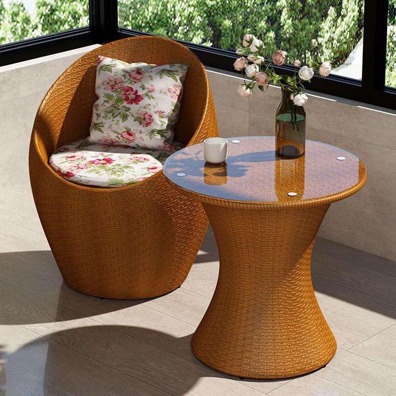 Une table et une chaise (jaune)