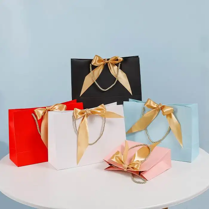 Sacchetto di carta con Logo all'ingrosso/personalizzato con sacchetto di carta regalo Bowknot con sacchetti di imballaggio in carta personalizzati con fiocco