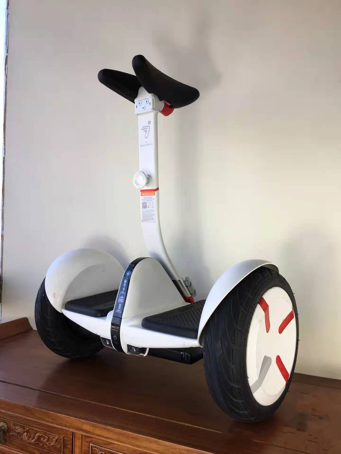 สีขาว