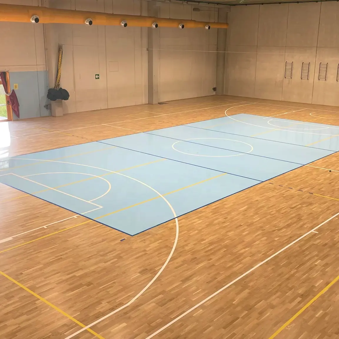 Pavimento sportivo sintetico in PVC da basket con venature del legno per interni ed esterni