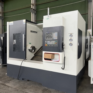 Torno CNC de eje X y eje Z, máquina de torneado, herramienta de vida, torno cnc de 2 ejes con sistema de control FANUC - Product Image 1