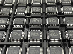 STM32F103C8T6 yepyeni orijinal otantik çip gömülü mikrodenetleyiciler