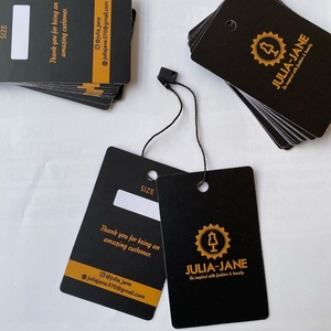 Cuerda de cuerda gratis, diseño negro personalizado, etiqueta reciclada con logotipo, etiqueta colgante de papel recubierto, etiquetas colgantes para ropa con logotipo propio - Product Image 1