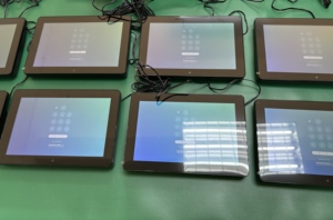 Sistema DE EVALUACIÓN DE PANTALLA TÁCTIL Android para montaje en pared de tamaño pequeño de 10,1 pulgadas Dispositivo de comentarios de usuario de software de calificación de servicio de venta de cara sonriente - Product Image 3