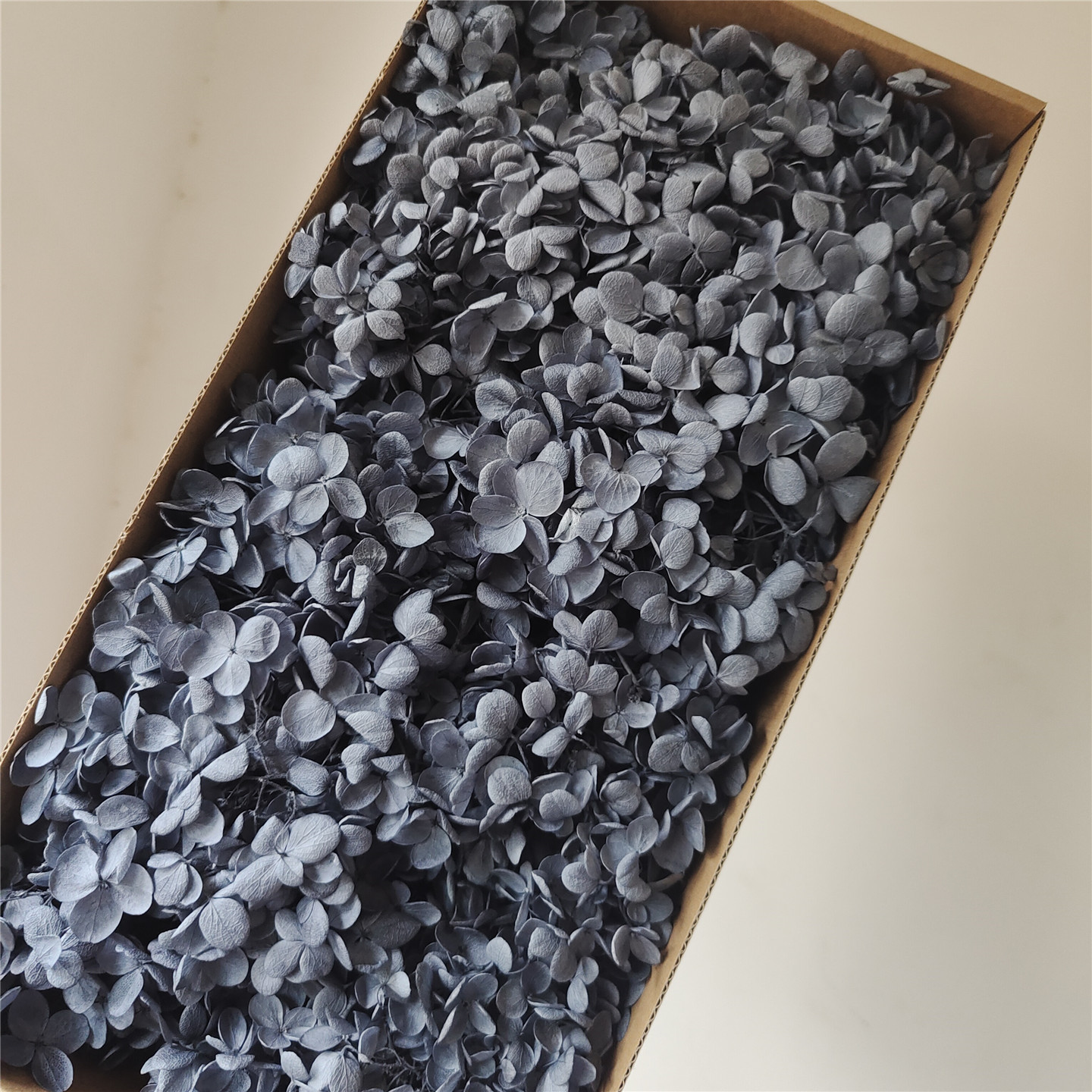 Dark gray wood hydrangea-90-100g per box