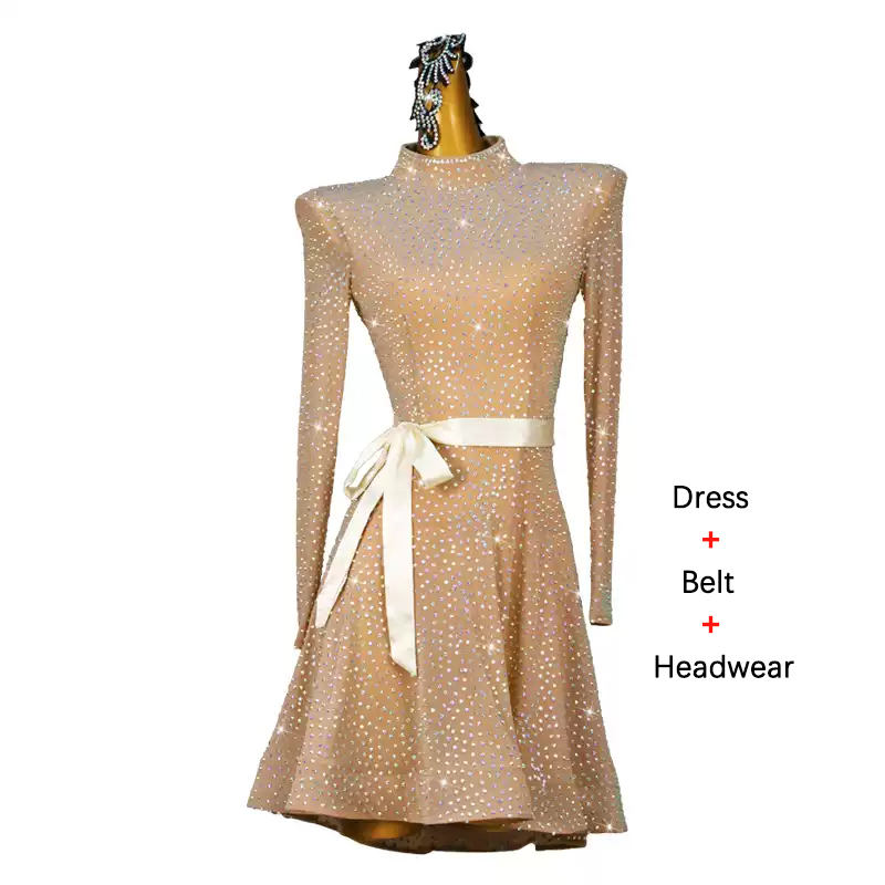 Robe peau + ceinture + couvre-chef
