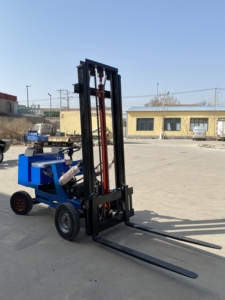 Carretilla elevadora eléctrica pequeña y simple de cuatro ruedas, miniapilador de grúa para montar, transportador de camiones de carga y descarga hidráulica - Product Image 3