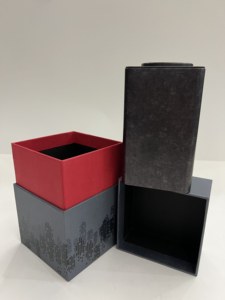 エレガントな1ボトル容量クラレット-赤木色ワイン酒ギフトボックスマットラミネーションゴールドホイル食品用特殊デザインハンガー