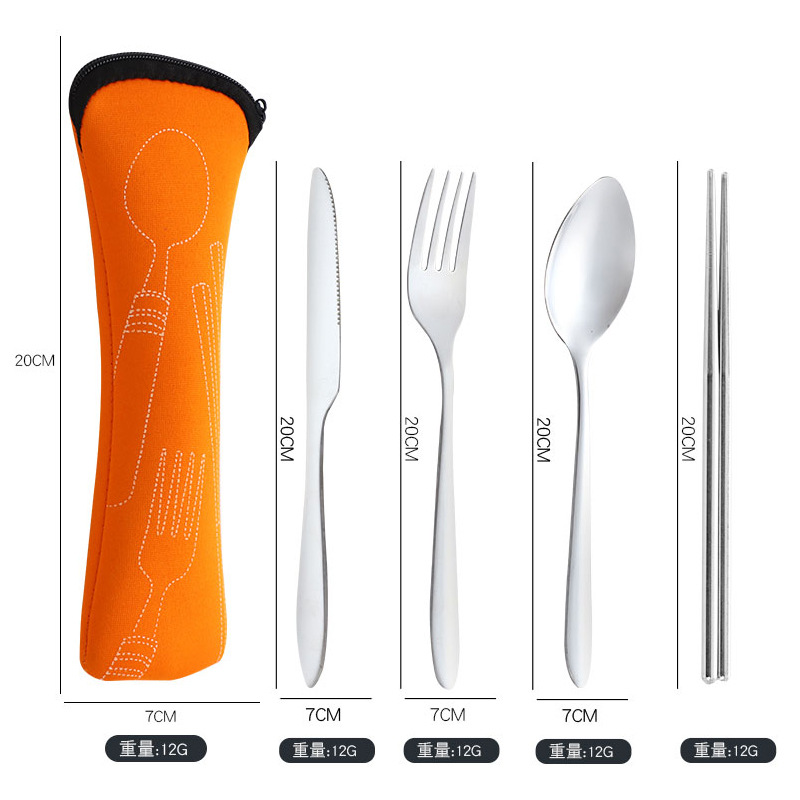 Juego de cuatro piezas de cuchillo, tenedor, cuchara y palillos, color naranja