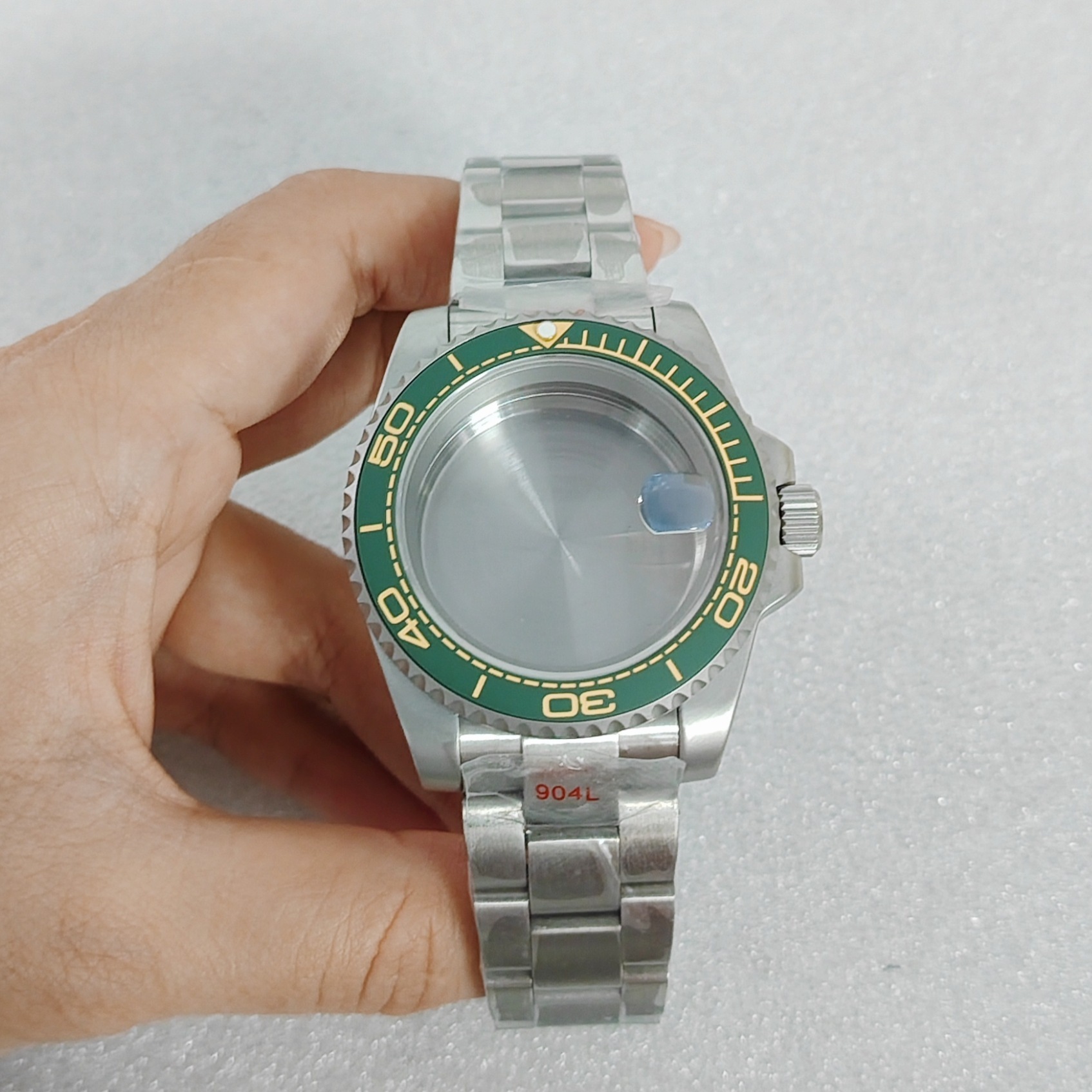 Green-ringed gold-lettered magnifying glass