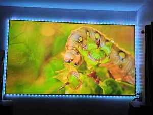 Cinema-Level Wupro Pantalla de proyección de cristal gris PET suave de 100 pulgadas 4K UHD Efecto 3D Pantalla de proyector de marco fijo para cine en casa - Product Image 3