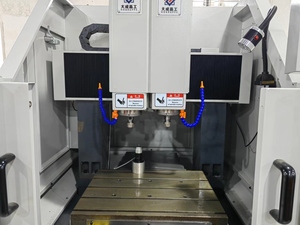 Mini enrutador CNC de 5 ejes, herramienta de 2.2KW, motor de 540W, bloque de guía de fibra óptica para piezas de automóvil, enrutador Cnc para carpintería - Product Image 3