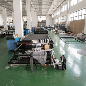 Langlebige Designer-Taschen aus echtem Leder Stanz fräser Flach bett CNC Vibrierend Voll automatisch Lager Lot Pu Leder maschine Mit CE - Product Image 5