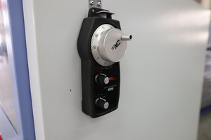 Máquina de tallado CNC Quick ATC enrutador de carpintería automático para la fabricación de puertas - Product Image 2