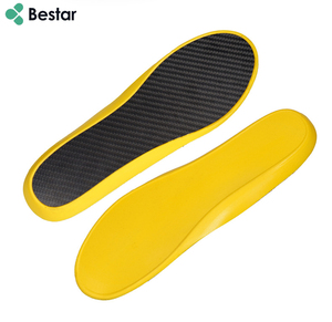 Lichtgewicht Pu Koolstofvezel Voetbal Inlegzolen Springen Hogere Gouden Prestaties Koolstofvezel Inlegzolen - Product Image 4