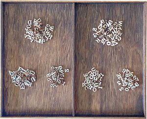 Küçük ahşap harfler bitmemiş ahşap numaraları kahverengi tepsi içinde iki yazı ile Scrapbooking el sanatları için - Product Image 4