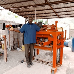 Máquinas de fabricación de bloques huecos de hormigón de cemento entrelazadas manuales a precio competitivo en Pakistán Kenia, al por mayor, al por mayor - Product Image 4