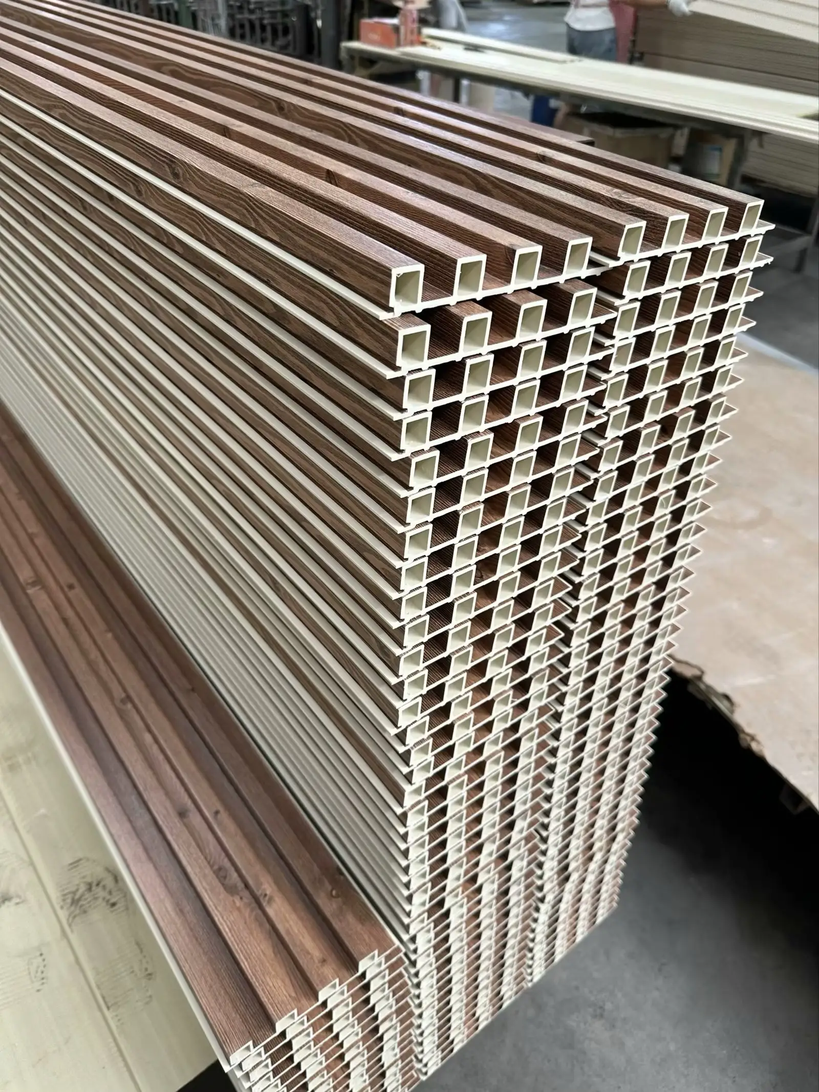 Harga terbaik PVC dikirimkan Panel dinding kayu plastik komposit Retarding Panel dinding