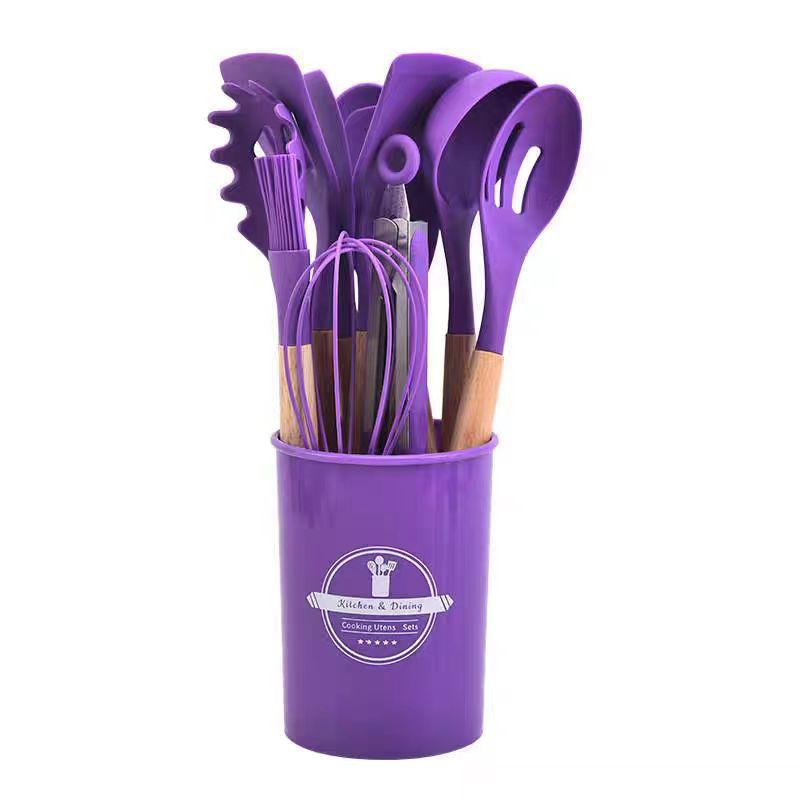 Juego de 12 utensilios de cocina morados.