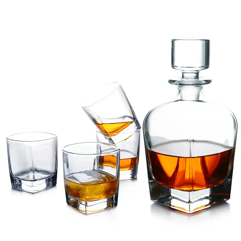 Fabrik Großhandel 700 ml Viereckiges Klares Wodka-Rom-Glas Likör-Flasche Whiskey-Dekanator-Set mit 4-teiligen Viereck-Gläsern