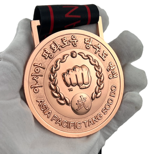 Medaglia sportiva in metallo 3D personalizzata all'ingrosso per la maratona di Karate Taekwondo che corre calcio con nastro - Product Image 3