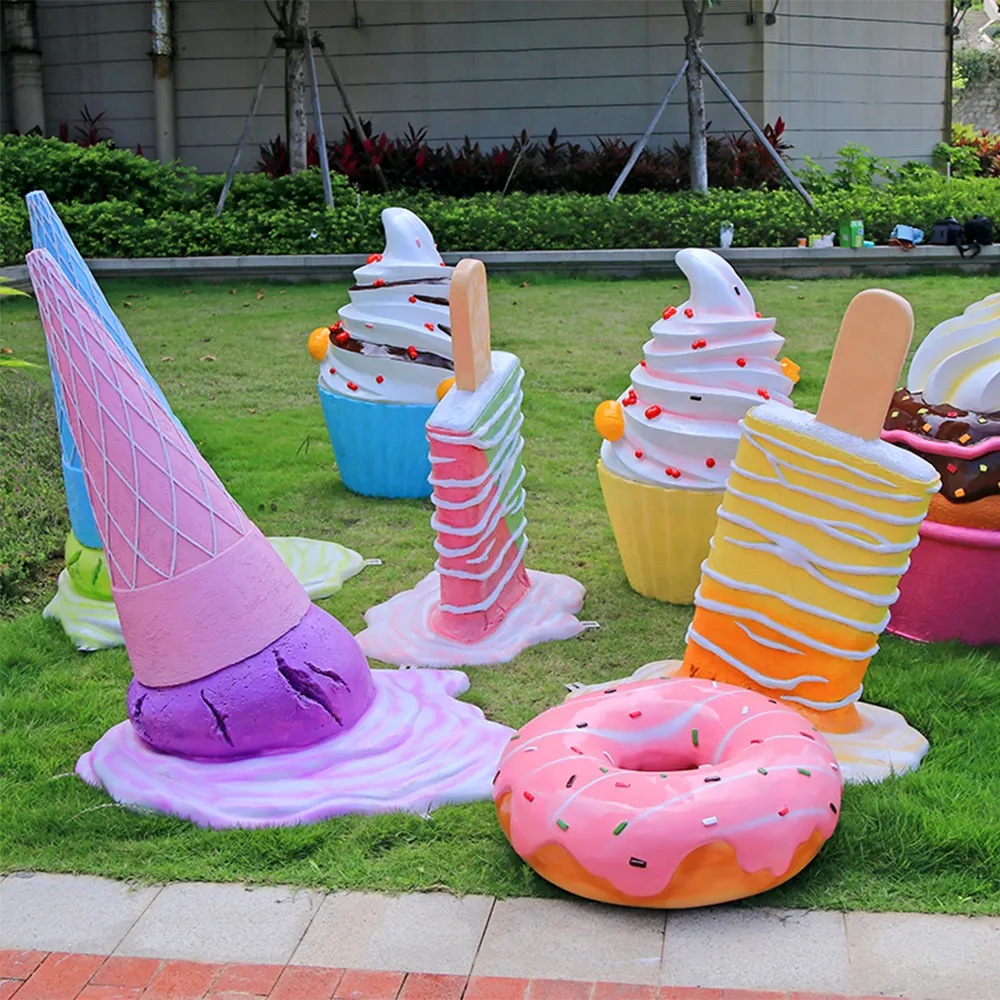 Preço de atacado Ornamentos de escultura de picolé de sorvete de derretimento de resina gigante para decoração de casa
