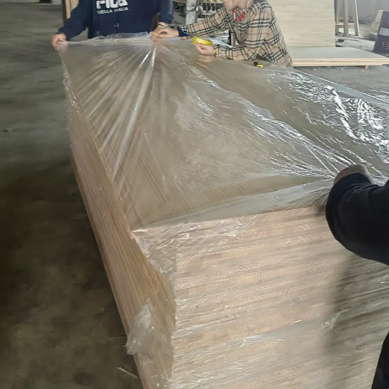 Tablero de pino macizo Borde de alta calidad Panel pegado tablero de unión de dedo de madera de pino