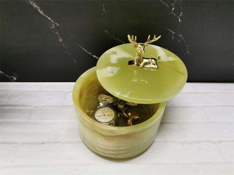 สีเขียว