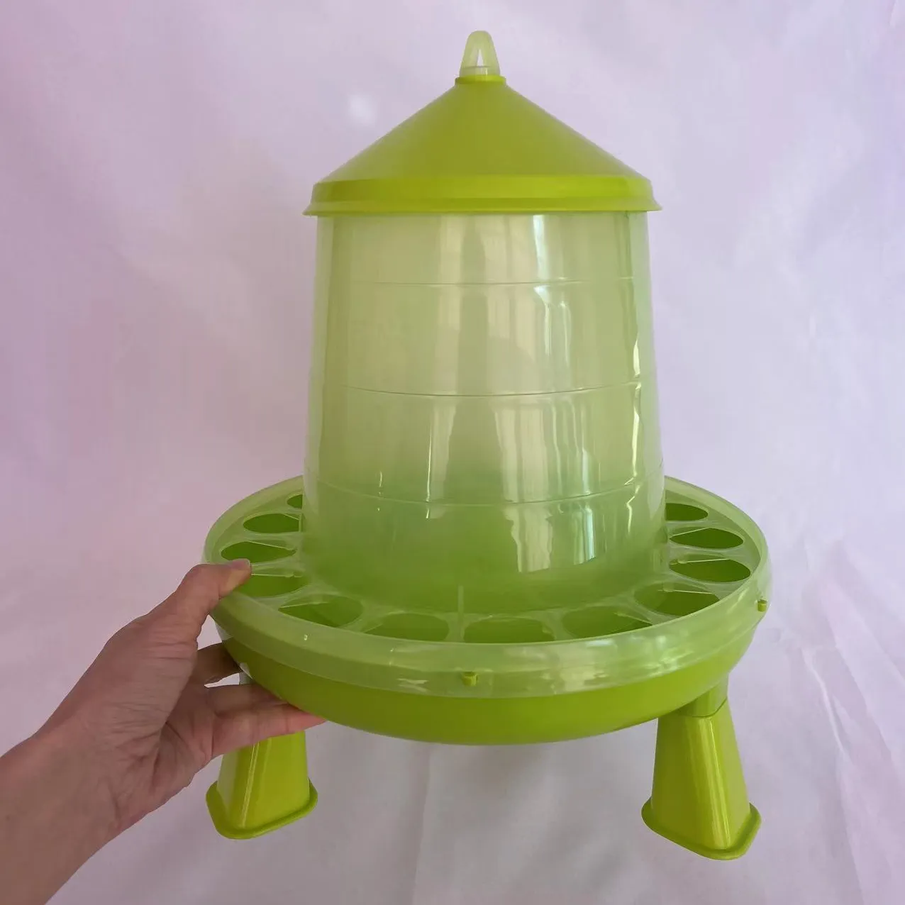 New 4kg green chicken feeders and drinkers plastic poultry feeder with legs