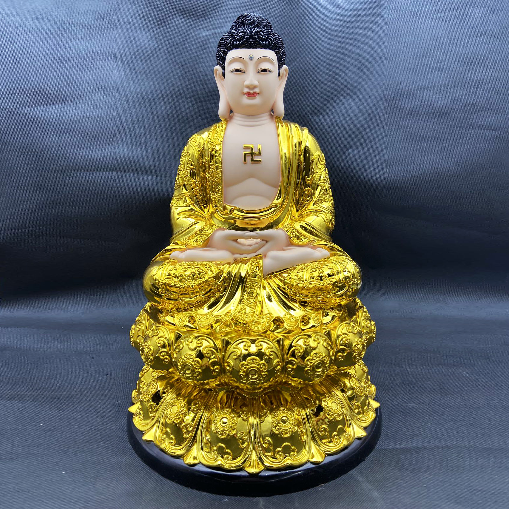 gold Sakyamuni Buddha