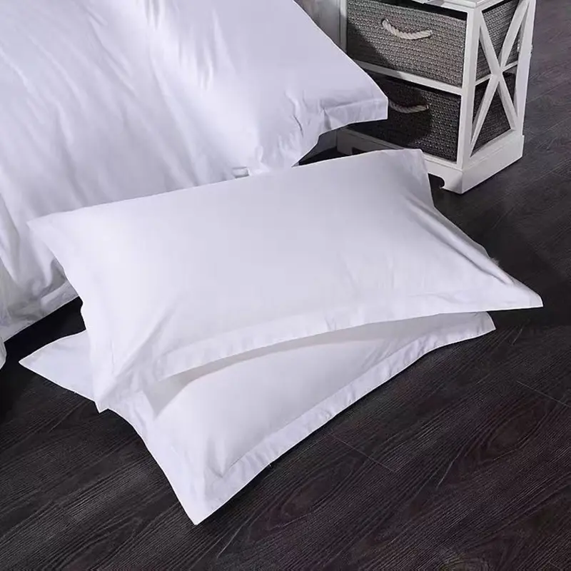 Funda de almohada de satén tipo sobre logotipo personalizado 100% tela de algodón orgánico ropa de cama de hotel funda de almohada blanca a granel tamaño queen