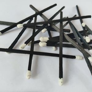 Maçlar fabrika uzun siyah sopa beyaz ucu eski ev maçları toplu özel boyut ve matchstick rengi - Product Image 1