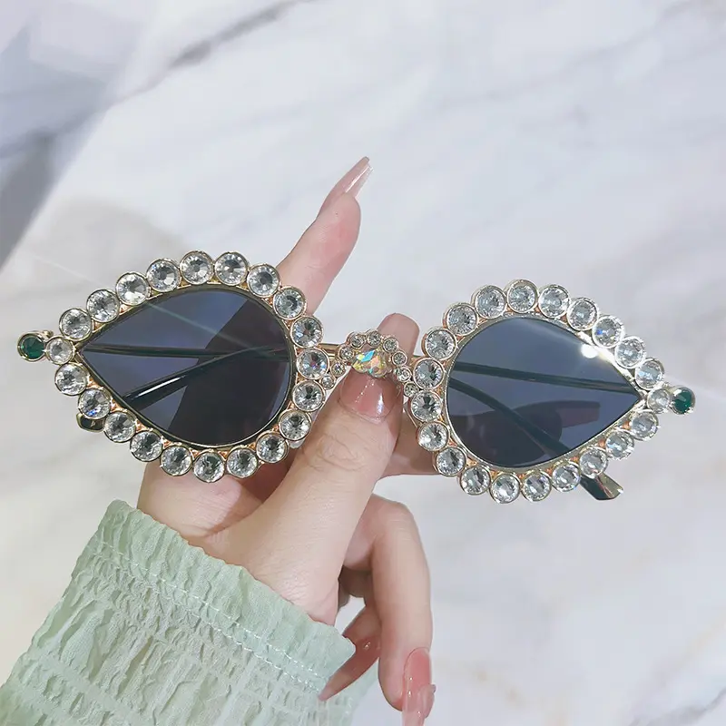 Moda ojo de gato mujeres gafas de sol nuevo estilo de lujo anteojos pequeños marcos diamante decoración diamante gafas de sol