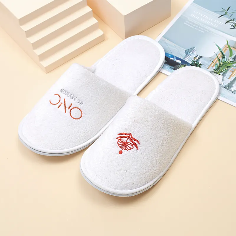 Sandal Spa kustom kamar mandi empat musim, sandal lembut nyaman ujung tertutup putih untuk Hotel sekali pakai