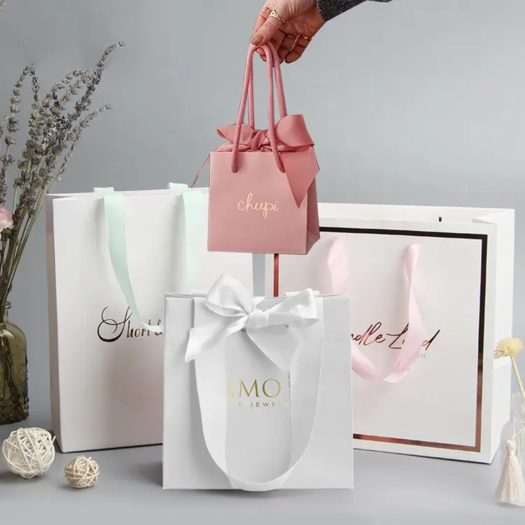 Yiwu – sac à provisions en papier blanc de luxe, stratifié mat personnalisé, petit sac à provisions en feuille d'or Rose, Logo de bijoux, sacs cadeaux avec ruban et nœud papillon