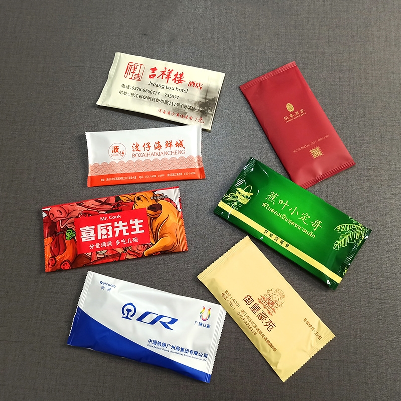 Custom Refreshing Wet Towels Polyester / Cotton / Non-woven Fabrics Single Packed for Airline Restaurant Hotel Disposable