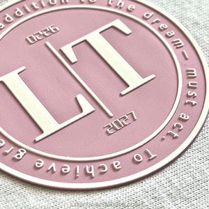 Tùy chỉnh 3D dập nổi cao su Silicone sắt-<span class=keywords><strong>on</strong></span> vá Vòng Nhãn quần áo cho T-Shirt đồng phục teamwear gấp cuộn - Product Image 5