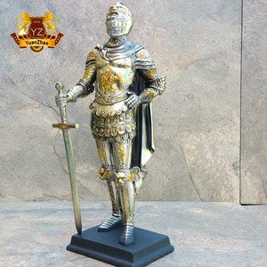 真鍮の十字軍の像手作りの守剣とシールド中世の騎士の彫刻 - Product Image 3