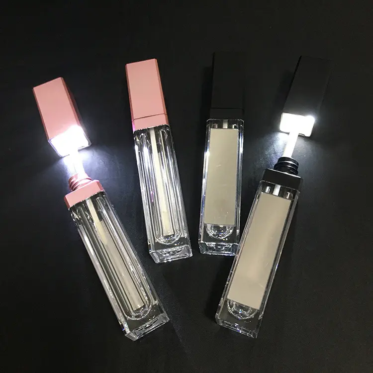 Nuovo arrivo vendita calda argento Lip Gloss contenitore tubo nero lucidalabbra con luce e specchio