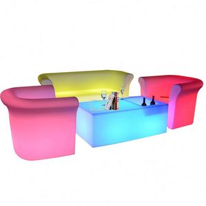 2021 recién llegado juego de muebles con luz LED inteligente sofá Seccional de diseño moderno y sillas para uso al aire libre hecho de plástico duradero