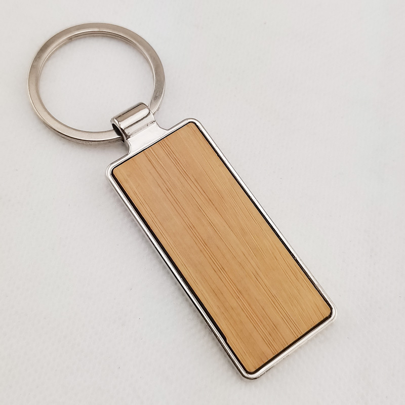 Porte-clés rectangulaire étroit en bambou