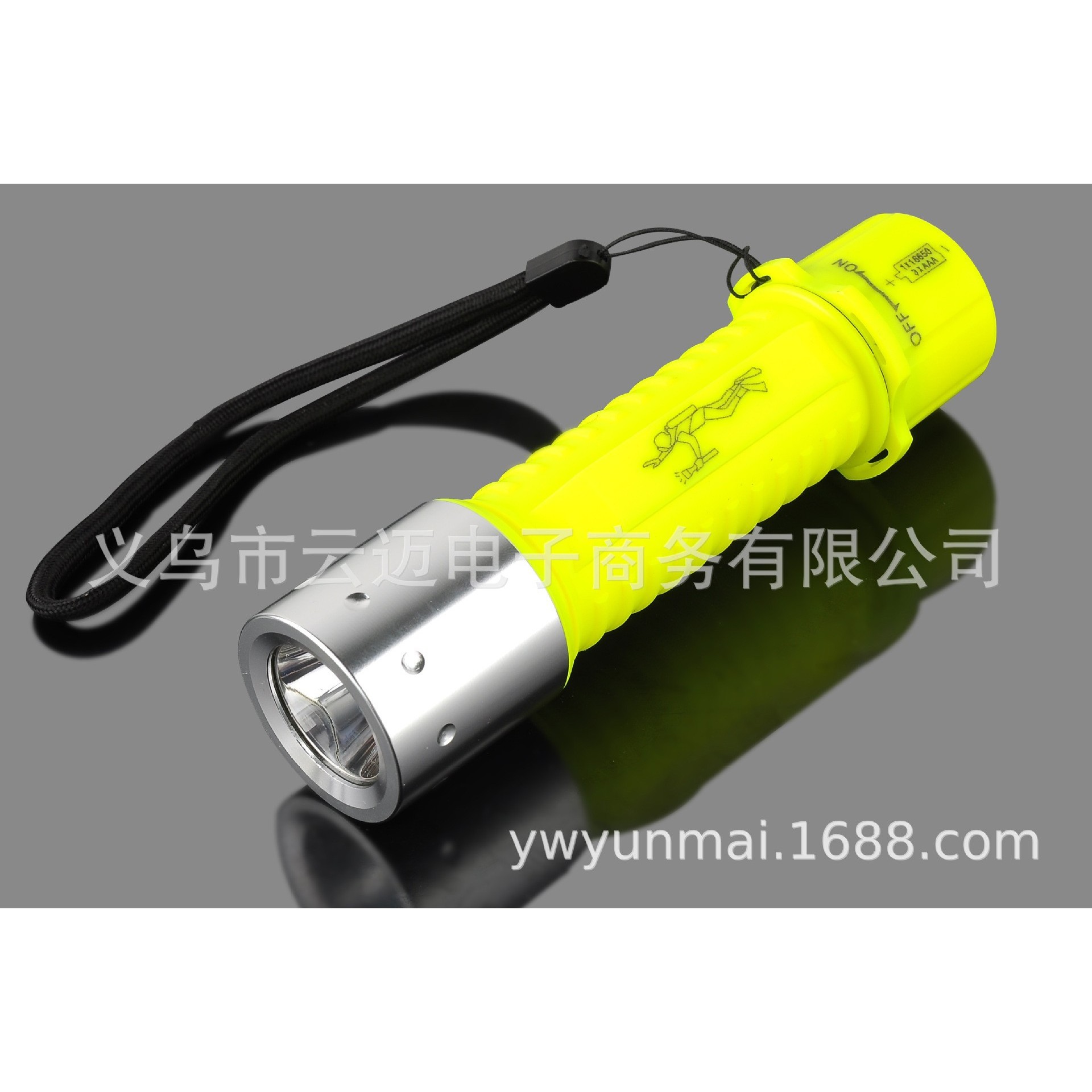 Linterna D504 con apertura trasera