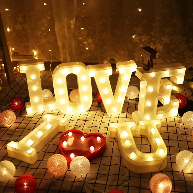 Luz LED luminosa de noche, lámpara creativa con 26 letras del alfabeto inglés, decoración romántica para fiesta de boda, regalo de San Valentín