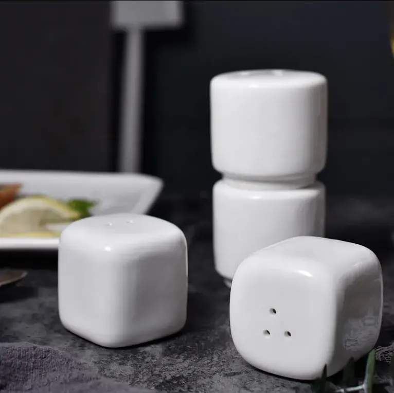 Grosir dispenser lada dan garam keramik putih kotak bulat restoran Nordic 4.5cm